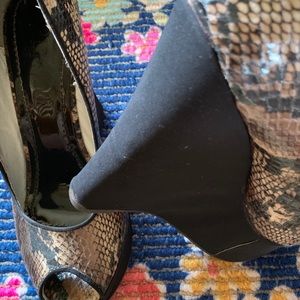 Comfy, easy to walk in wedges